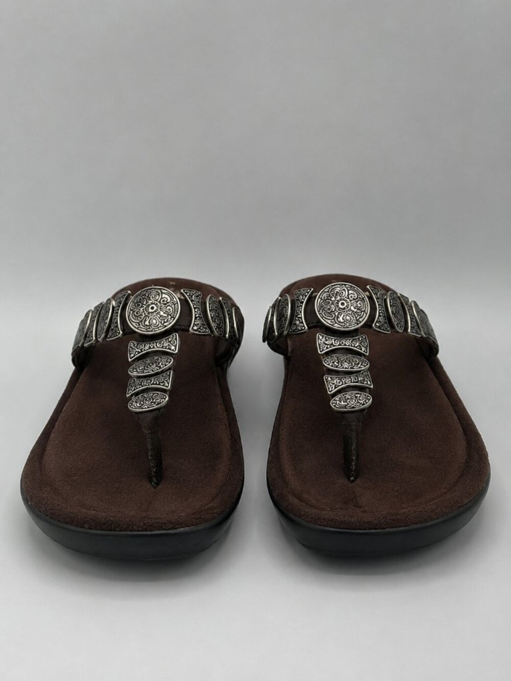Minnetonka Brown Suede Thong Sandals Size 8 8M Concho Accents EUC - Picture 6 of 10